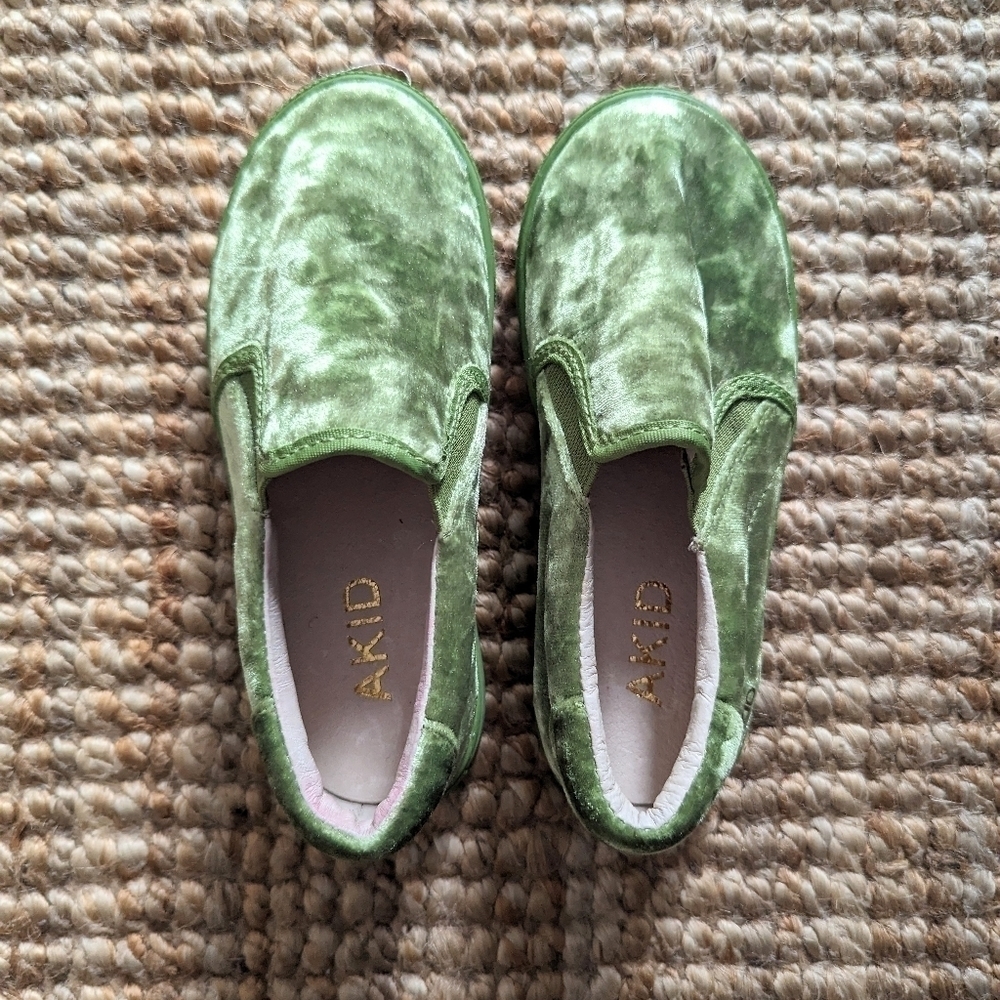 NWOT Akid Green Velvet Slip On Shoes Size 12C Kids